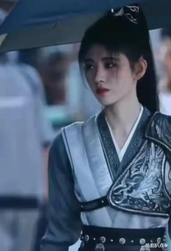 |鞠婧祎《花戎》再出路透，她终于放下包袱了，新发型像丫鬟