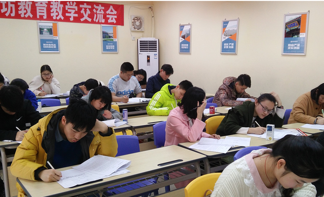 |有一种颜值的改变,叫我当了班主任,网友:这一年,感觉老了10岁