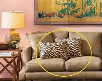 客厅沙发不能这样摆放！一旦中招，倒大霉，疾病缠身，穷人只会更穷！