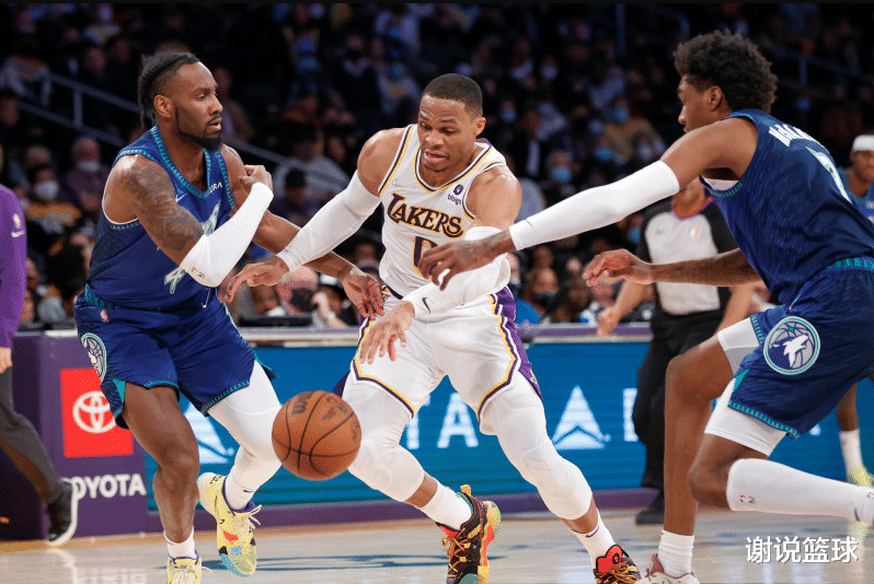 湖人隊(duì)|湖人效仿火箭，兩中鋒均被雪藏，本是無奈之舉卻成克敵良策