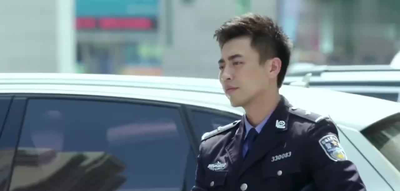 顿芳苓|警察帅锅里简凡最后跟谁在一起了？剧中的主演都有谁？