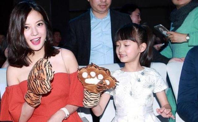 赵薇|赵薇“女儿”长相太漂亮，网友喊话：以后别整容，现如今如何了？