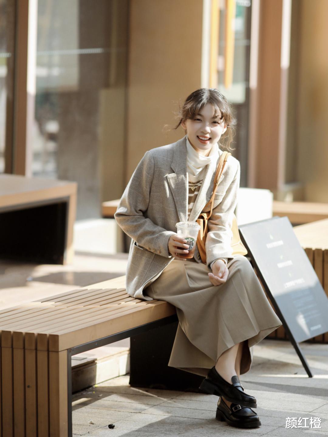 颜红橙 秋冬季节不要乱穿衣，试试这些百搭日常的穿搭，保暖舒适不挑人