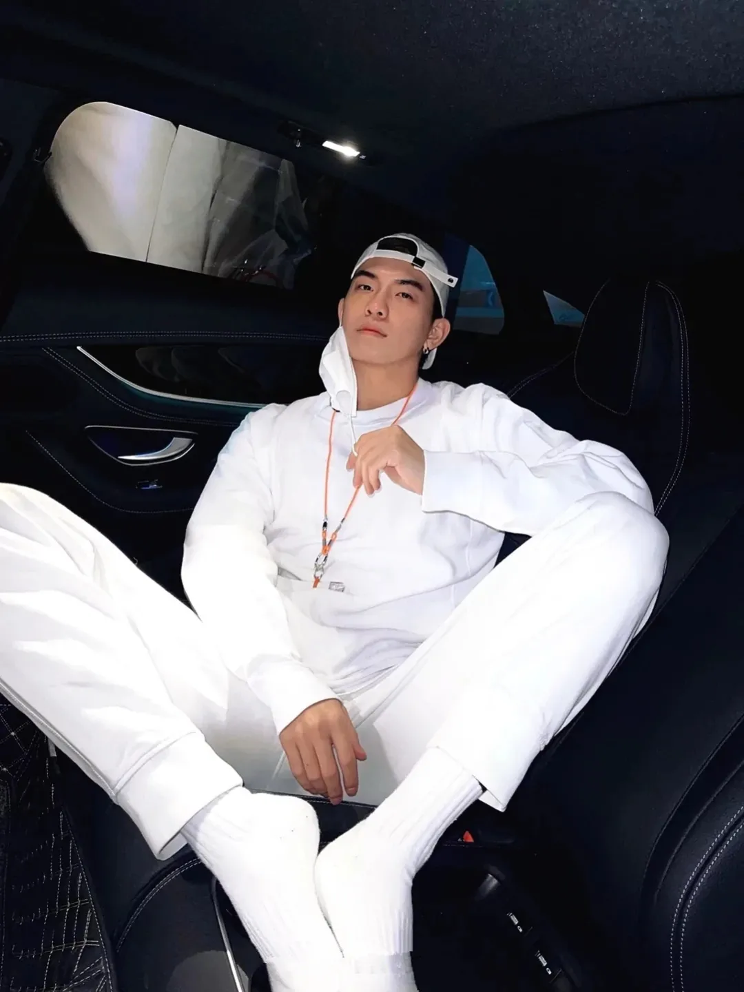 |痞帅腹肌小鲜肉，颜值身材都很棒！