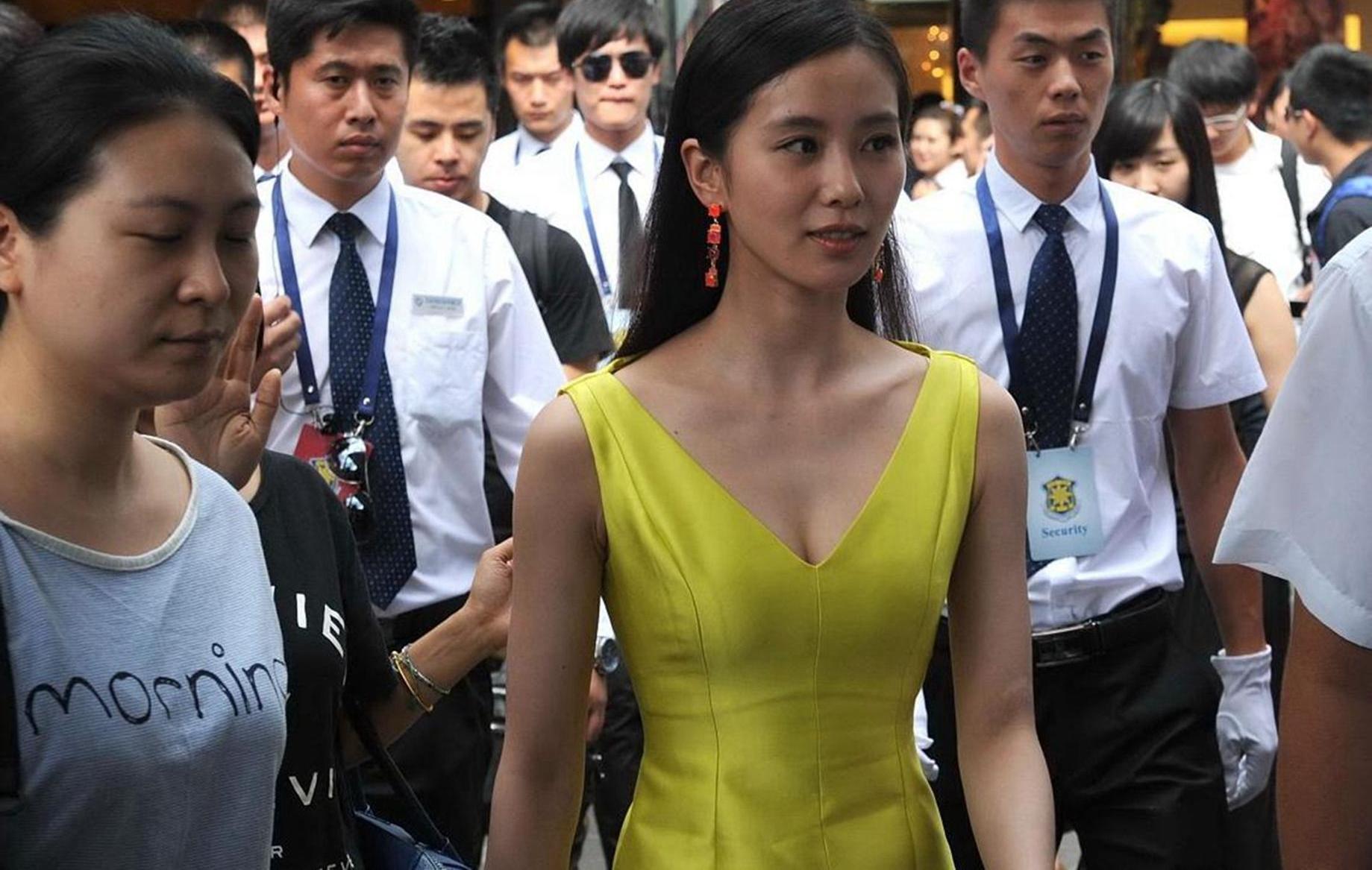 修图|活在精修图中的女明星们，杨幂还能忍，看到赵雅芝直接呵呵了