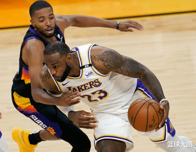 湖人队|拒绝帮助队友！湖人输球后，都快内讧了