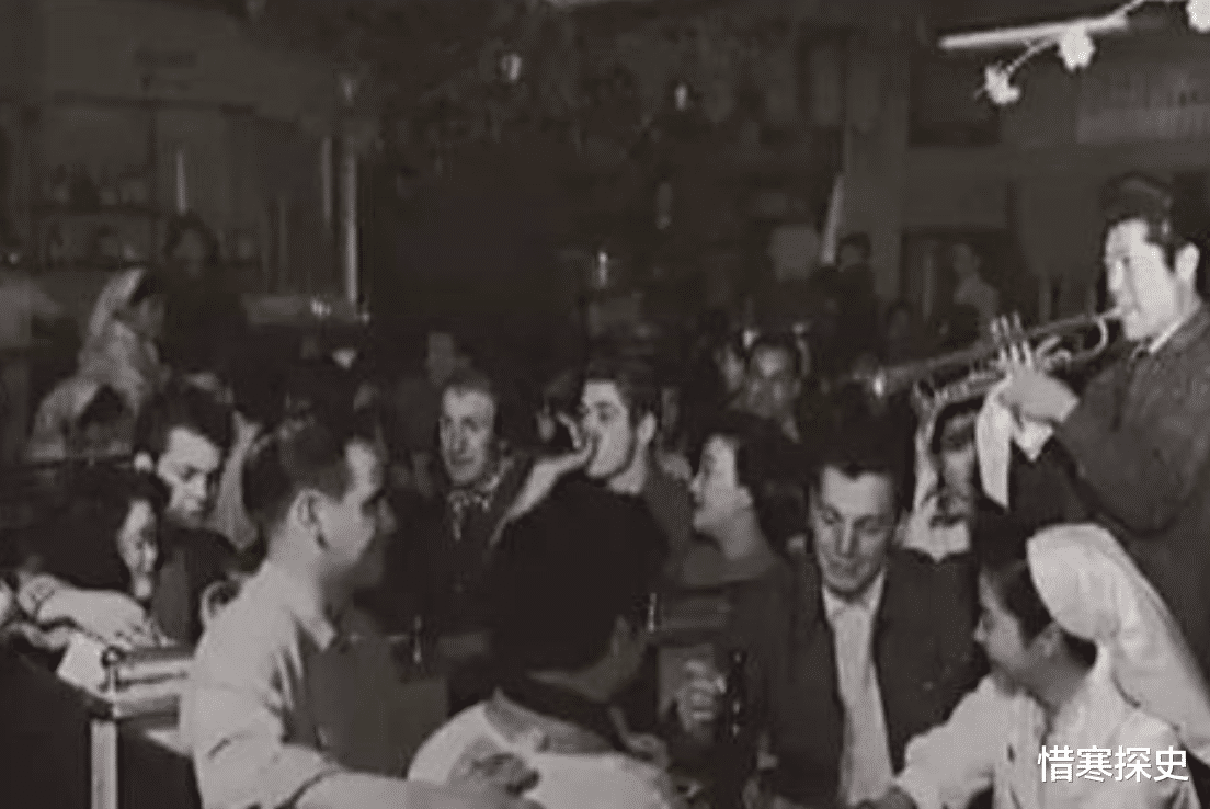 教师|日本“站街女”雪子：苦守街道50年，用白粉将自己的脸抹得雪白