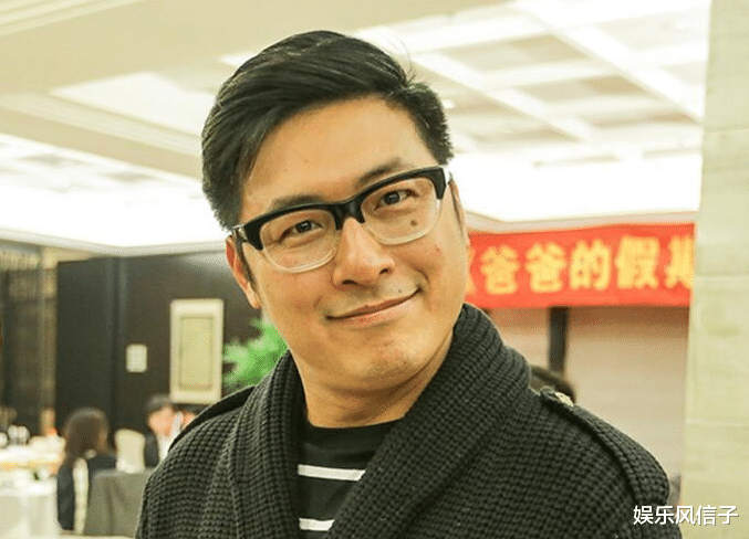 李湘|疑似李湘“新男友”曝光，曾与小鲜肉穿情侣装合拍，6月就有联系