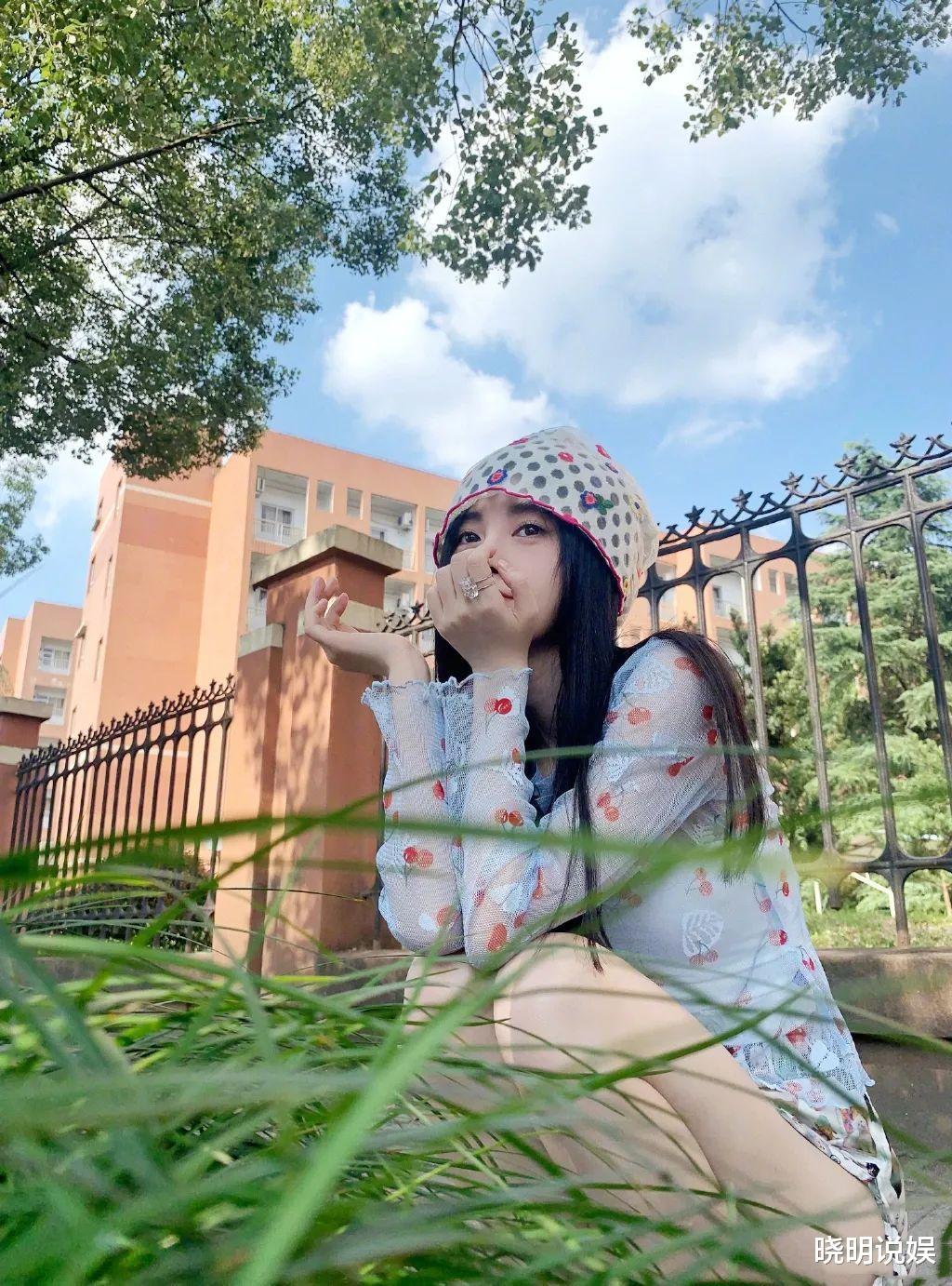 鞠婧祎|鞠婧祎户外游玩甜腻奶油肤色白的发光，透明超短裤甜系少女装扮太甜了
