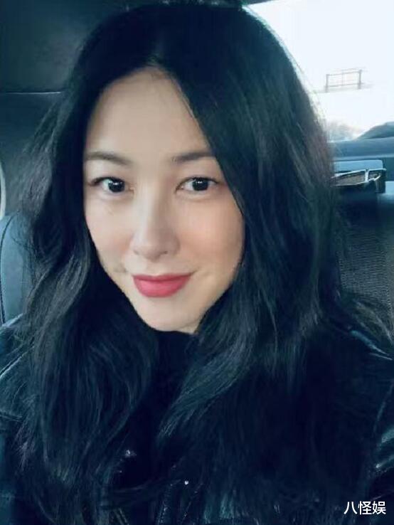 朱珠|朱珠产后首晒健身照,曝光真实身材,腹部仍显臃肿并未完全恢复