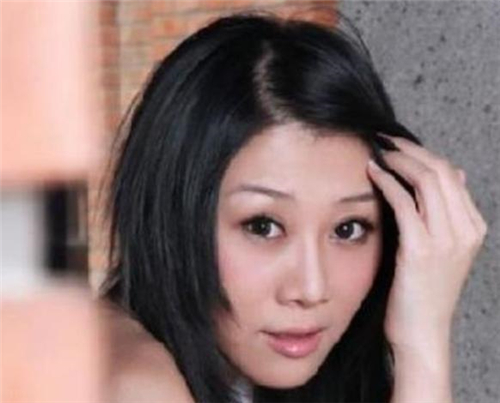 快递员|9年前，29岁女星付丽请快递小哥进门休息，因一个微笑，惨遭杀害