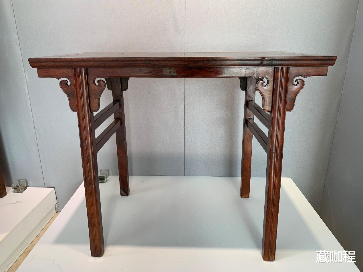 翡翠|夹头榫背面穿木销，黄花梨瘿木面案149万成交