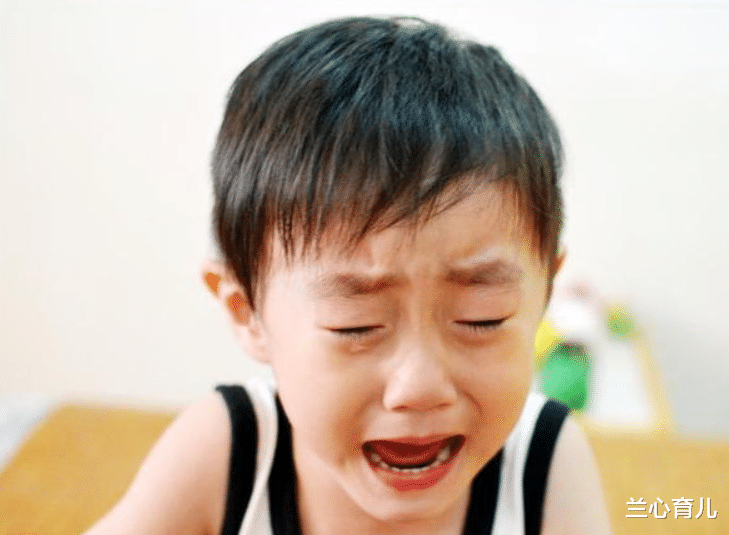 兰心育儿|孩子身上出现针眼,妈妈深夜发家长群声讨,老师:是误会