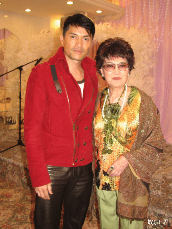 李香琴|李香琴出殡化作一缕轻烟，半个香港演艺界都来告别“巨星母亲”