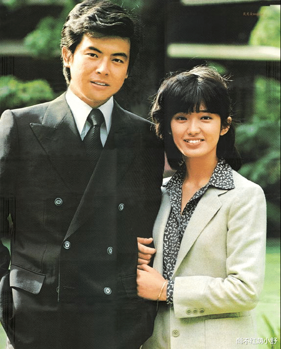 尚不红萌小舒 山口百惠中年发胖也是时髦人，穿衬衫配九分裤，从容优雅老去真美