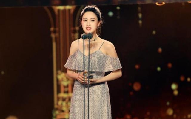 吴京|她曾被吴京带火，看到她脱下军装的样子后，实在是太惊艳了