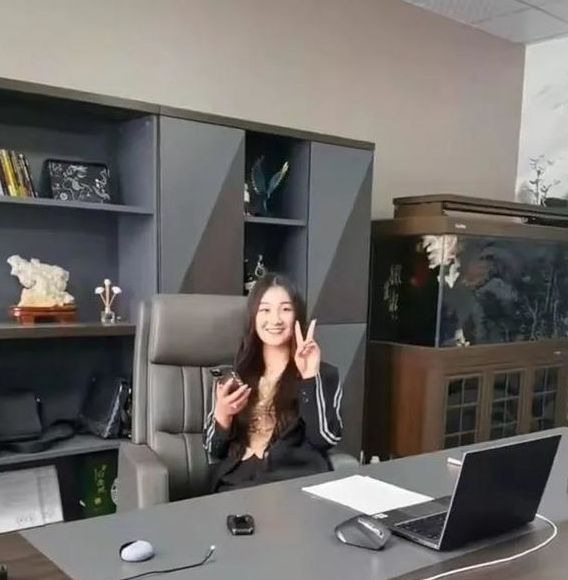 陈亚男|陈亚男发长文回应，透露不会放弃账号，不喜欢可以取消关注