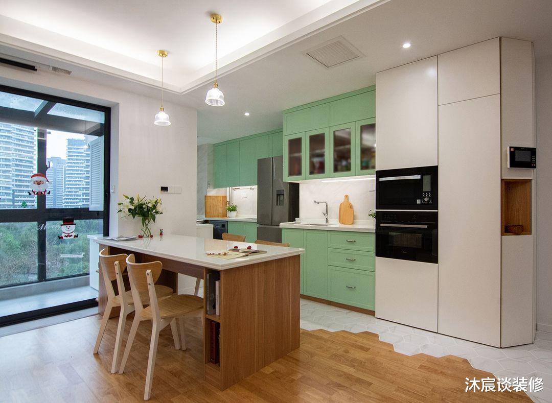 沐宸谈装修|她家的客厅不一样，用卡座取代沙发，好看又实用，真是小户型救星