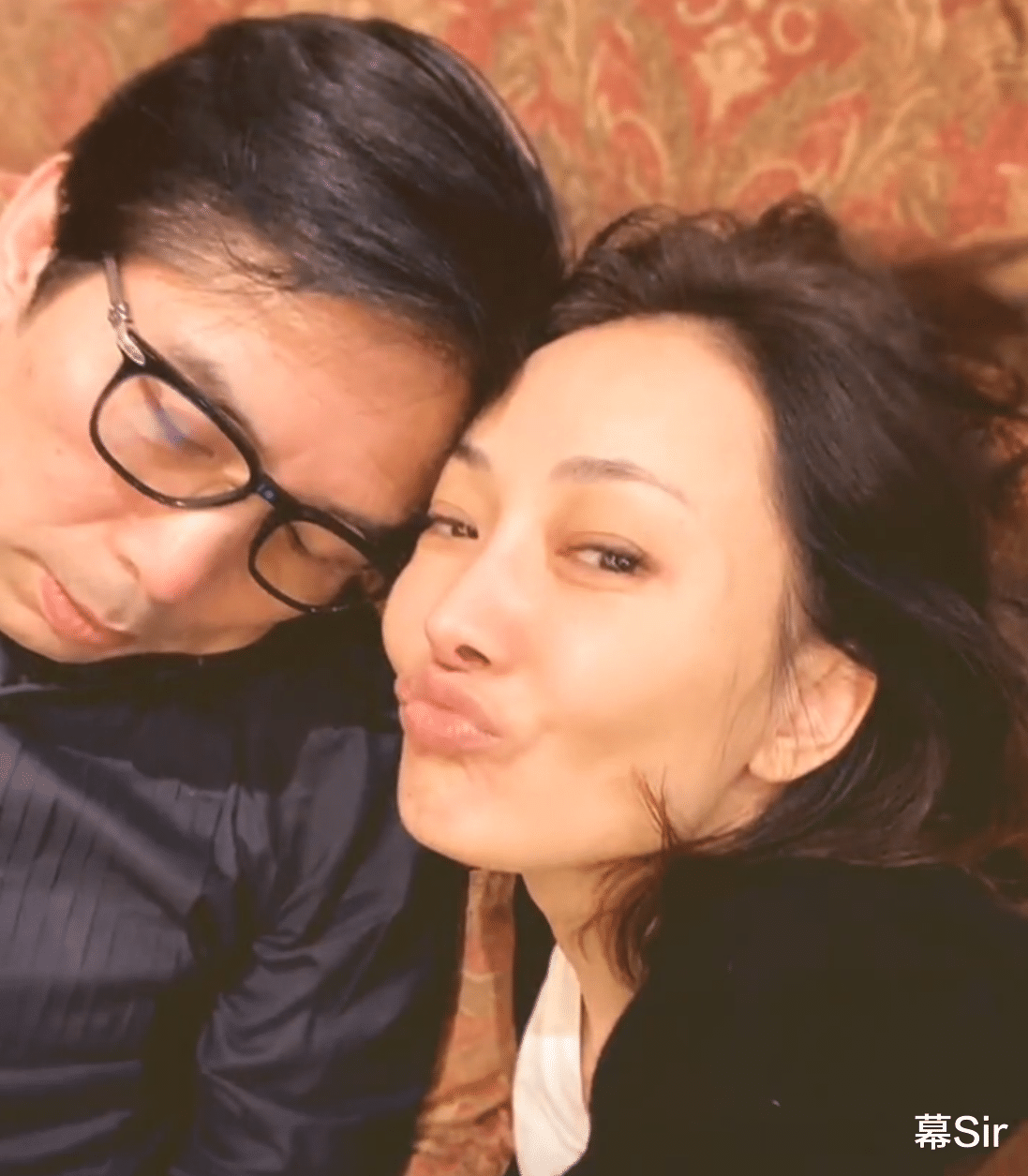 牛莉|“春晚女神”牛莉，为啥甘心嫁“普通男人”，养育女儿，幸福一生