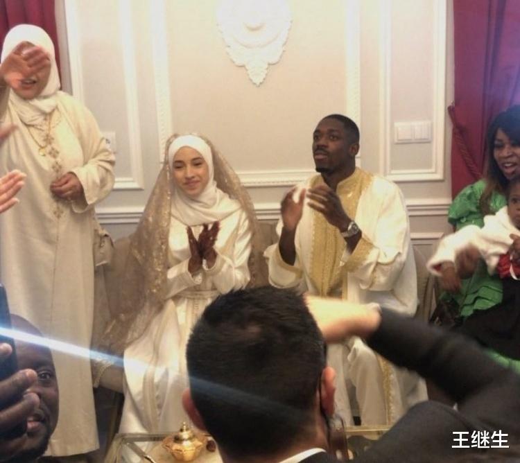 巴塞罗那|巴萨边锋大婚队友竟然不知道 只有哈维想留下他