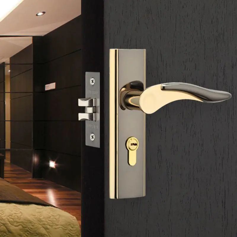 建材商吐真言:开发商装的入户门窗要不要换?太多家庭做错了!