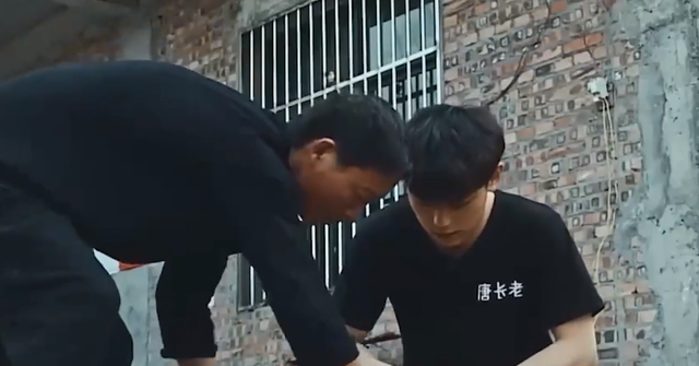 蓦然一牟 没有父亲的家庭有多难？母亲未老先衰，为防不测提前将房产给孩子