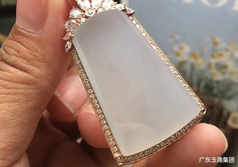 翡翠|越简单反而越贵？“素面”翡翠的价值逻辑！