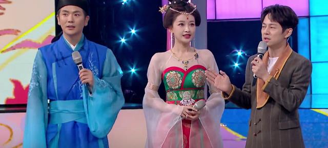 蔡少芬|何炅一句话戳破蔡少芬和谢娜的差距,语气无奈,演员主持人的壁垒