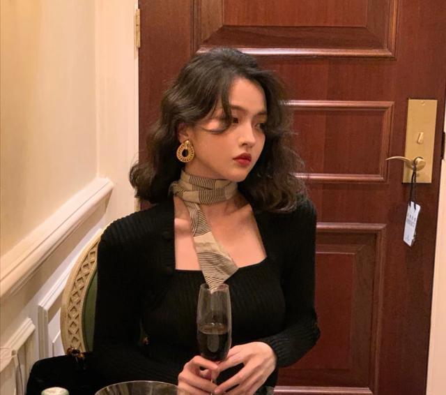 运动|别再烫大波浪了，烂大街，今春流行这几款时髦发型，特别是第二款