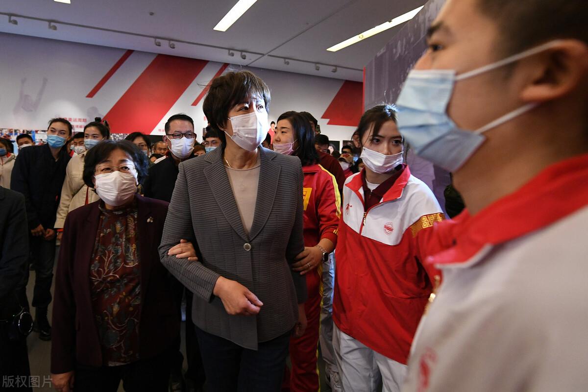 郎平|郎平做出重要决定！朱婷遭遇晴天霹雳，中国女排这回麻烦了