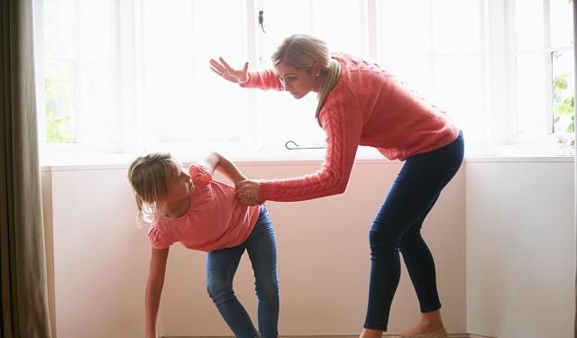 家有小甜椒儿|被孩子气得丧失理智的瞬间，我们不再爱他，甚至恨孩子，这很危险