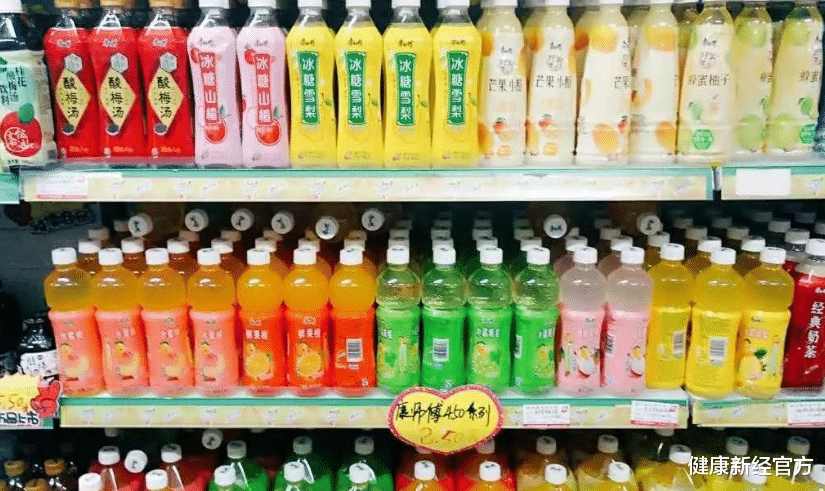 健康新经官方 22岁少女腰部酸痛，两月后查出肾衰，医生：常喝1水，肾迟早“报废”