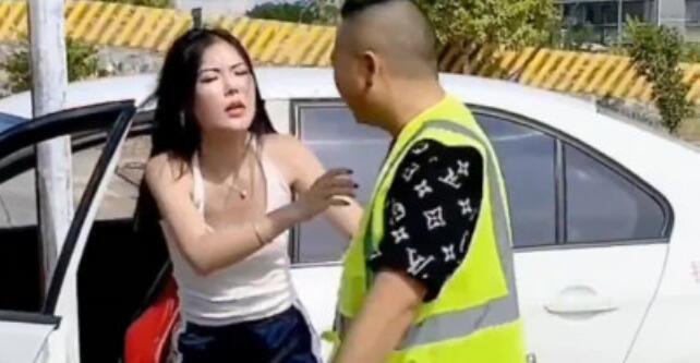 说说热点故事烩 “好心”教练主动约貌美女学员陪练，偏僻处猥亵，网友：衣冠禽兽