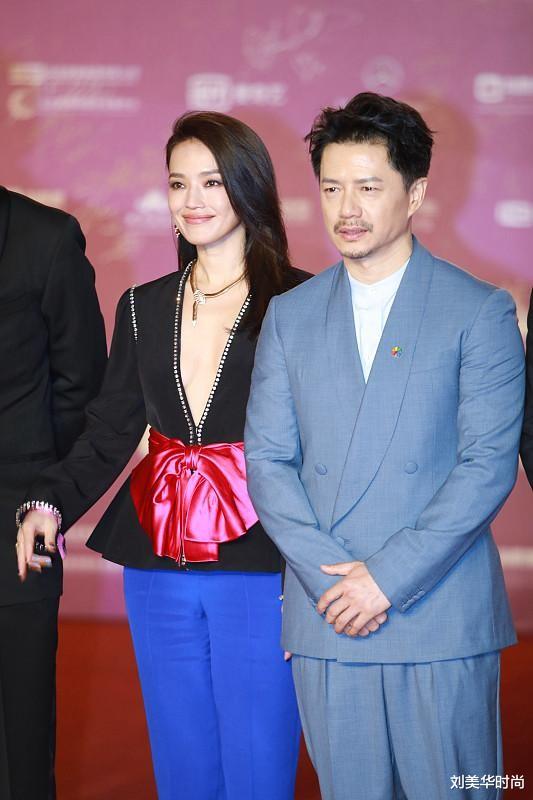 刘美华时尚|帅气的男人老了也好看，段奕宏穿的服装很简单，气场依旧很帅气