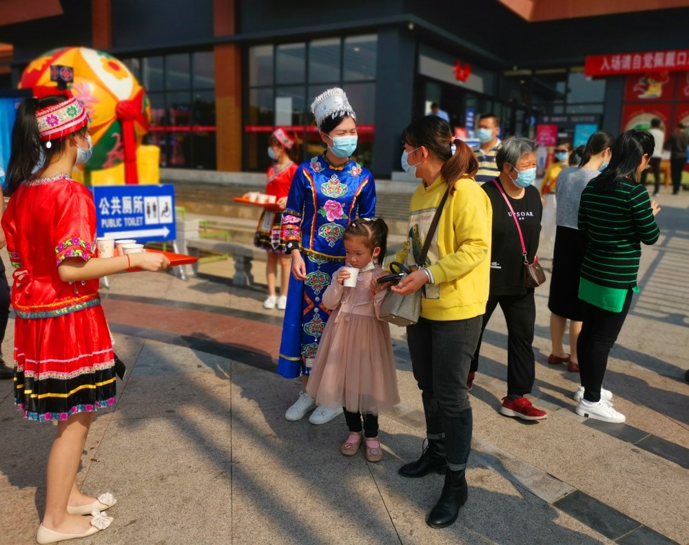 新媒头条 小小一杯茶 温暖回家路