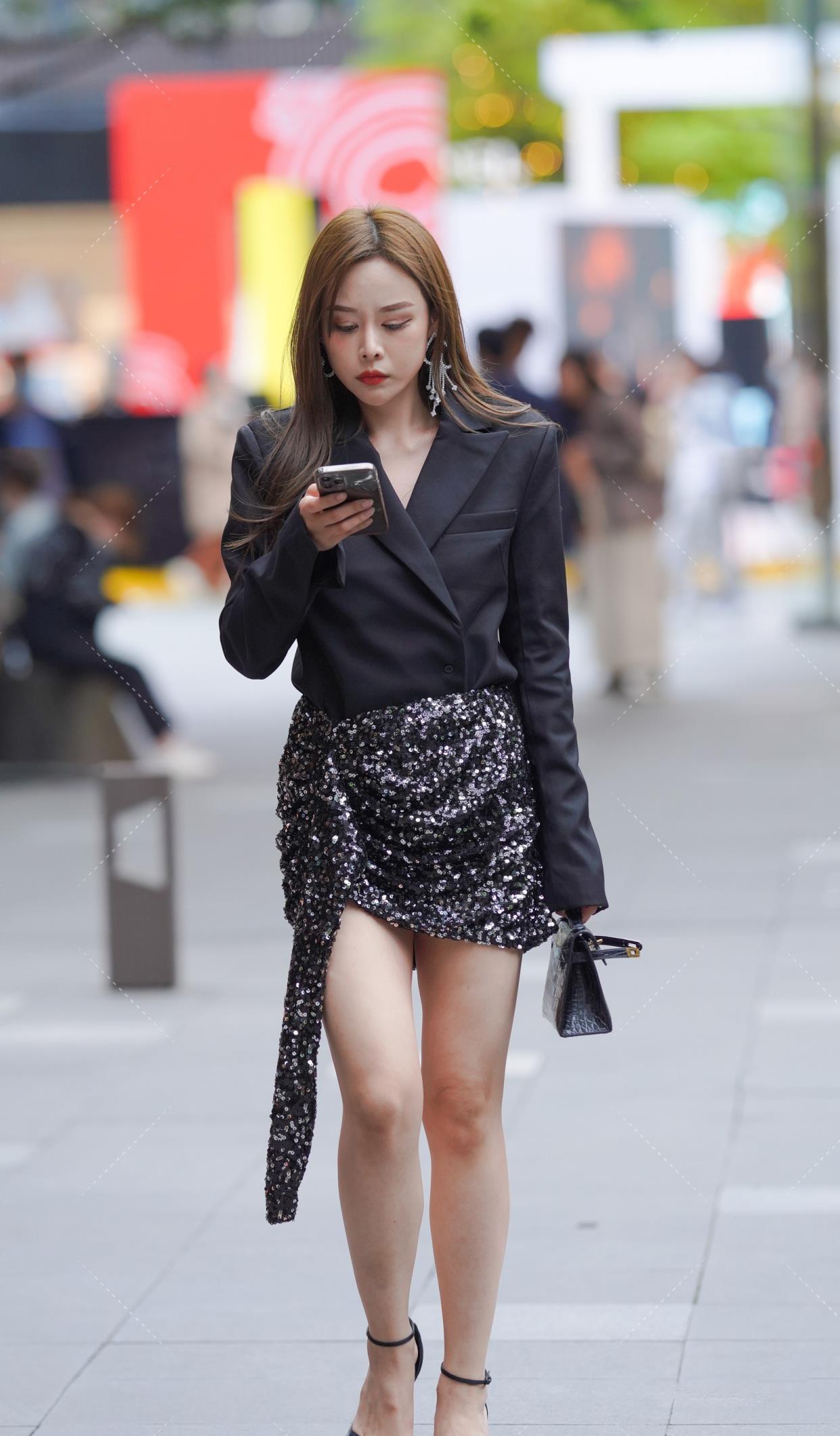 西装|西装+半身裙，适合30岁女人的职场穿搭，简单优雅又高级