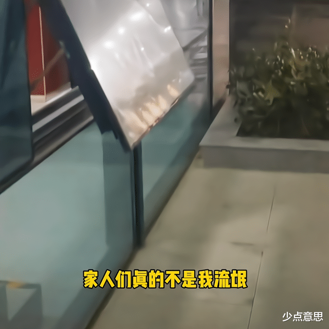 高校 不是我耍流氓！西安高校女生吐槽男厕所：“经常看到不该看的”