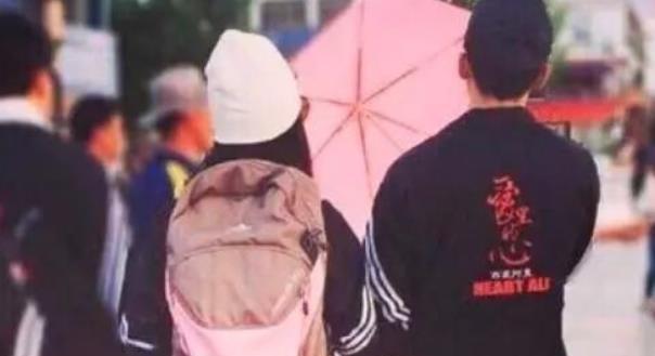 范冰冰|范冰冰李晨已秘密领证?两人被拍到现身民政局,双方穿情侣装现身