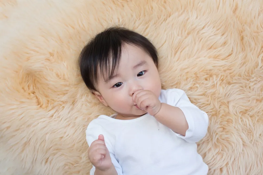 欢乐带娃|什么是快乐星球?竟然是宝宝吃手手?!