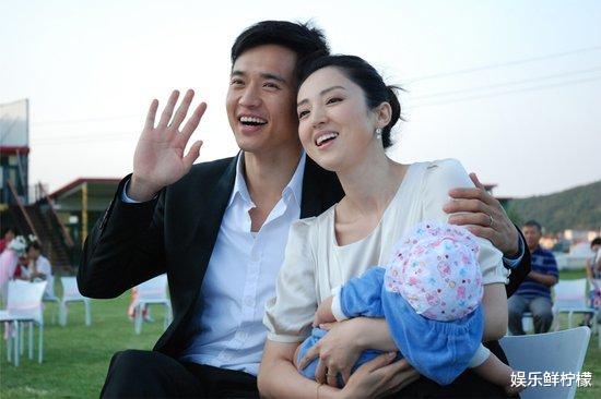 高云翔|高云翔晒与女儿近照，戴女士粉手套惹关注，拍摄者疑似董璇