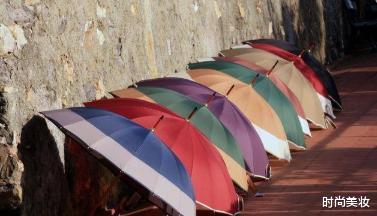 薇娅|薇娅\懒人伞\一夜走红，40度出门不怕晒，网友：防晒霜可以扔了