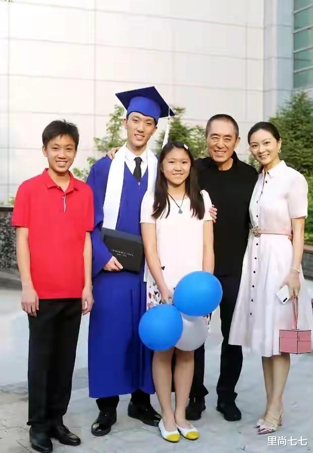 张艺谋|张艺谋长子也进圈了！拍广告大片范儿超足，长脸却暴露致命缺陷