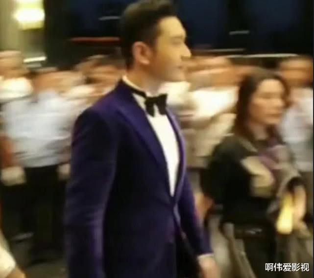 黄晓明|黄晓明杨颖夫妇中秋无互动，被曝酒店开两间房，后台还分开采访