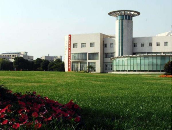 大学|上海这所被严重“高捧”的大学，高考录取线高，毕业生却成困难户