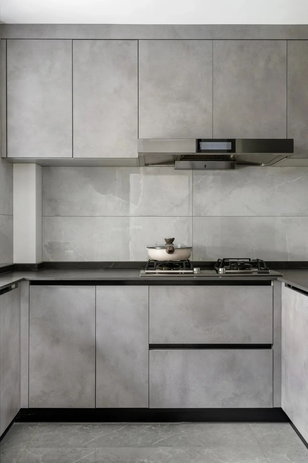 160m2沉浸式体验：夫妻俩爱惨的极简风，高级感溢出了屏幕！