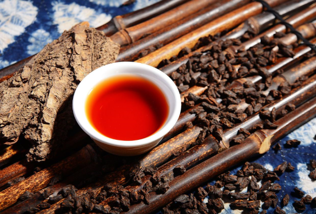 金戈鐵馬 产能过剩堆在仓库，曾一斤卖上万都有人抢，现低价卖却没有人要