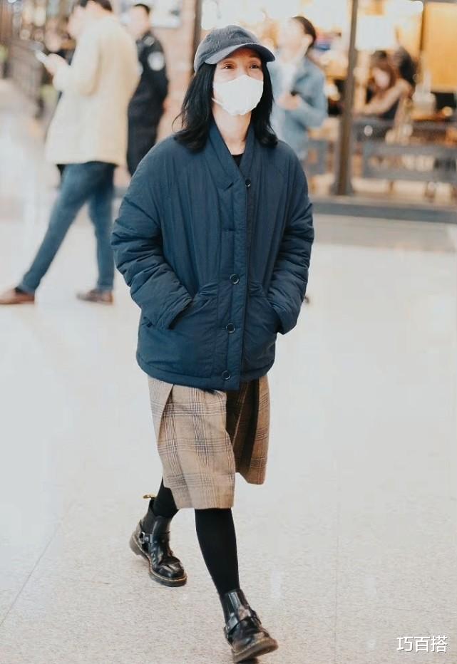 周迅|周迅终于发福利了！穿紧身羽绒服配萝卜裤低调隐形，比小敏家还美