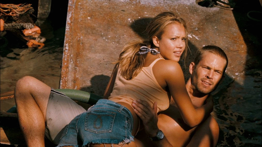 杰西卡·阿尔芭|冷门冒险电影《碧海追踪》，除了俊男美女的年轻胴体，还有啥？