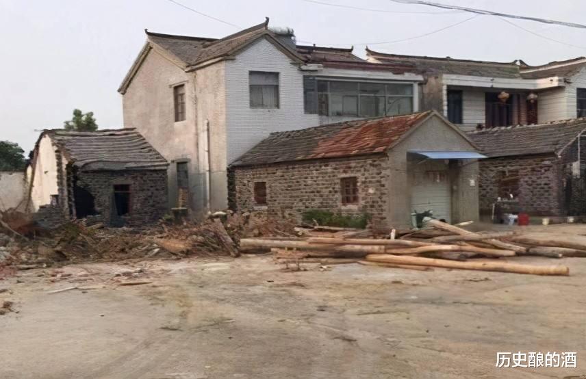 |俗话：“建房不建滴泪屋，住屋不住五谷虫”，何意？何为滴泪屋？