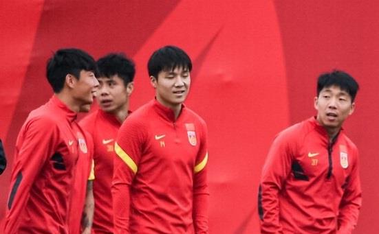 国足|李铁打了泰山队一记耳光，招入5名泰山球员进国足，却一个也不用